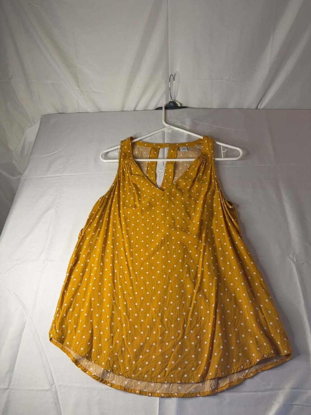 Old Navy Women's Mustard Yellow Polka Dot Sleeveless Keyhole Tank Top Size M
